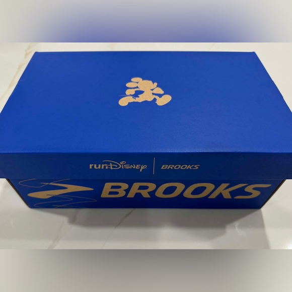 RunDisney Rapunzel Brooks Ghost 17  - Women’s 13 - Brand New In Box - Picture 7 of 7